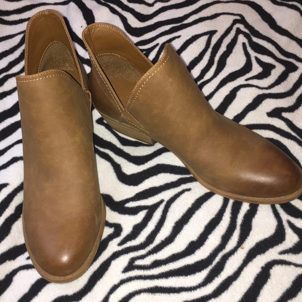 NEVER WORN Booties